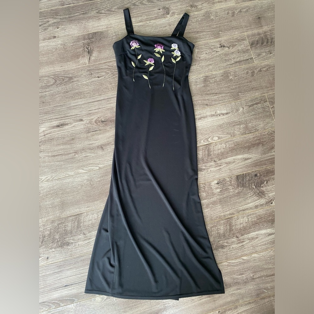 Vintage 90s formal cocktail or prom dress - elegant black w/ floral embroidery